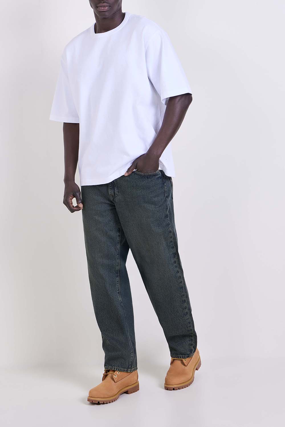 מכנסי ג'ינס בגזרה רחבה 568